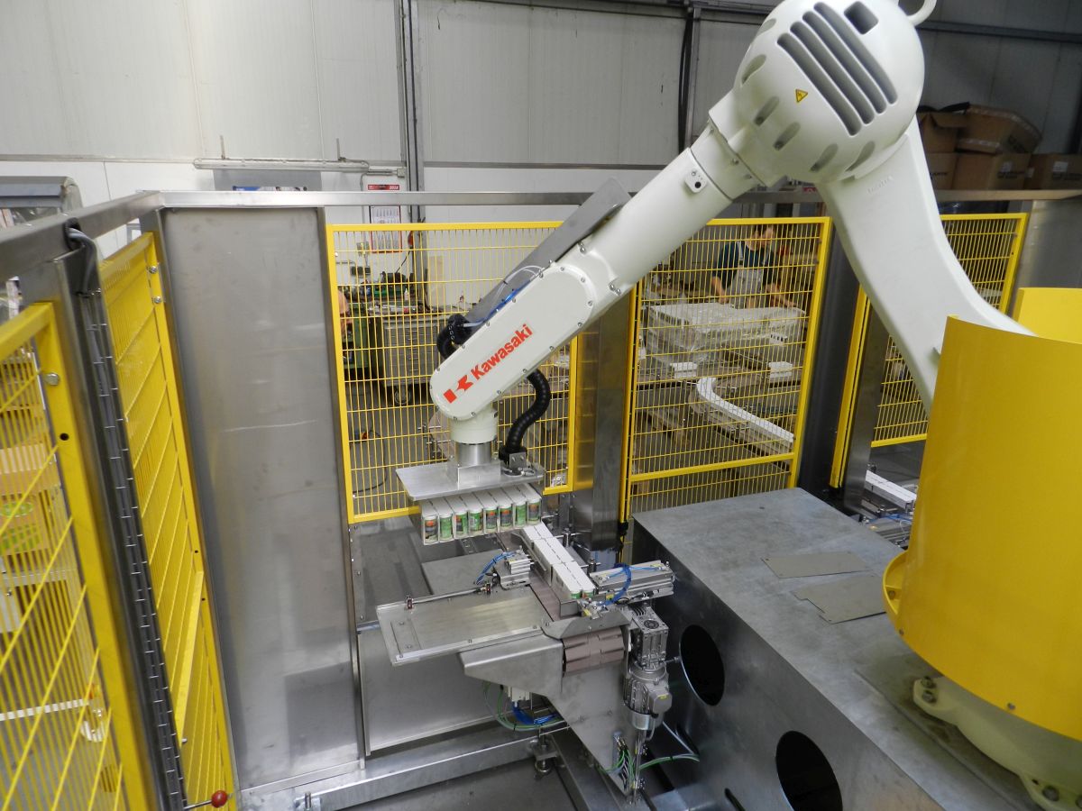 Die für den Gewürzhersteller entwickelte Doppelpalettierzelle setzt auf Kawasaki-Roboter. (Bild: Kawasaki Robotics GmbH)