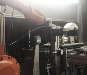 In einer von zwei Roboterzellen werden mithilfe einer Ensenso-3D-Kamera von IDS die 3D-Daten des Schaumstoffs von Fahrzeugsitzen erfasst. (Bild: IDS Imaging Development Systems GmbH)