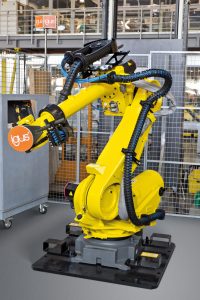 Um Abrieb und VerschleiÃ zu reduzieren, hat Igus die Mantelwerkstoffe fÃ¼r seine Roboterleitungen auf den Kunststoff der Triflex-Energieketten abgestimmt. (Bild: Igus Gm    bH)