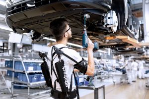 Audi erprobt Exoskelette in der Produktion