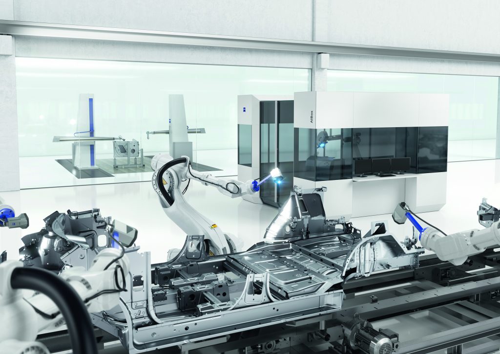 Die Mess- und PrÃ¼ftechnik im Bereich der Karosseriefertigung im Messraum, an der Produktionslinie und in der Linie kann in der Smart Factory automatisch per Messroboter erfolgen. (Bild: Zeiss)