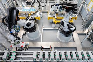 Roboter und FTS in der Batterieherstellung