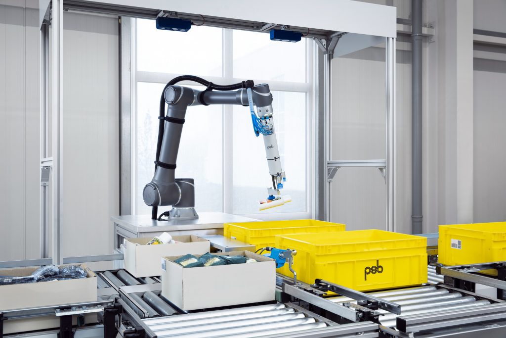Der Roboter greift unbekannte Produkte aus SchÃ¼ttgut und legt sie im ZielbehÃ¤lter ab - je nach Greifobjekt 300-500 Teile/h. (Bild: IDS Imaging Development Systems GmbH)