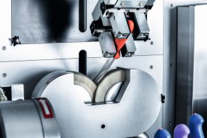 Robotergestützte Schleifzelle für Handmesser in der Fleischverarbeitung