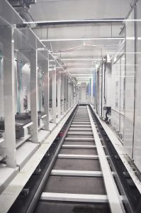Das Palletech-System mit zwei Ebenen 
versorgt bei einem Hersteller von PumpengehÃ¤usen fÃ¼nf verkettete Maschinen. (Bild: Yamazaki Mazak GmbH)