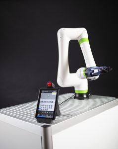 Um die Zusammenarbeit zwischen Mensch und Maschine zu vereinfachen, verfÃ¼gt der Roboter Ã¼ber ein Tablet als ProgrammiergerÃ¤t. (Bild: Fanuc Europe GmbH)