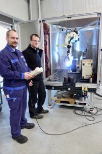 Bei der Firma Rodeike kommt eine Easy-Arc-Roboterzelle zum MIG/MAG-SchweiÃen zum Einsatz. (Bild: OTC Daihen Europe GmbH)