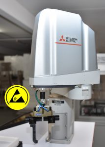 FÃ¼r Elektronikanwendungen bietet Mitsubishi Electric bewÃ¤hrte Robotermodelle jetzt als ESD-zertifizierte Produktvariante an. (Bild: Mitsubishi Electric Europe B.V.)